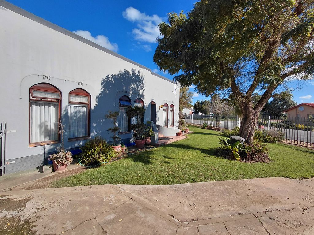 Property photo 1 of 37 1Sr1726009
