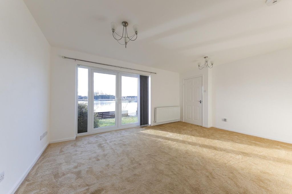 Property photo 2 of 15 Living Room