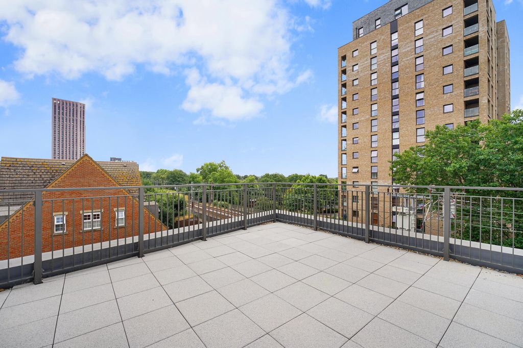 Property photo 3 of 17 Terrace / Patio