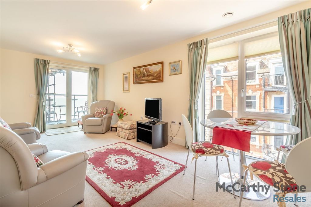 Property photo 2 of 22 8698315-Interior12.Jpg