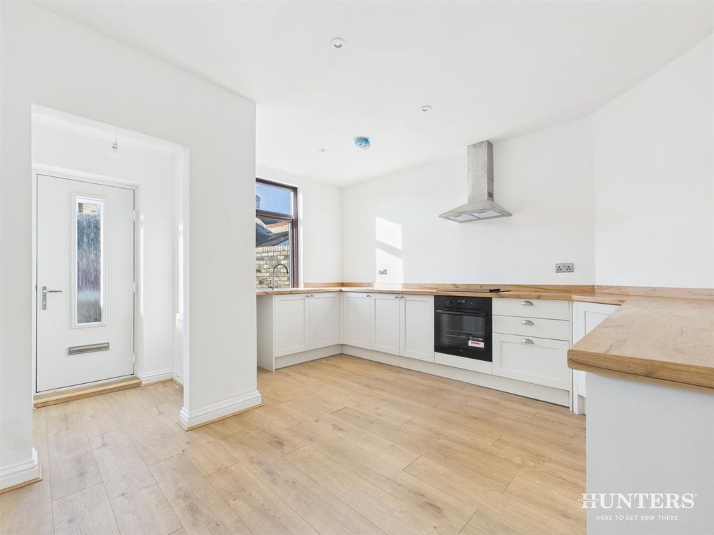 Property photo 3 of 17 Cam05287G0-Pr0254-Still030.Jpg