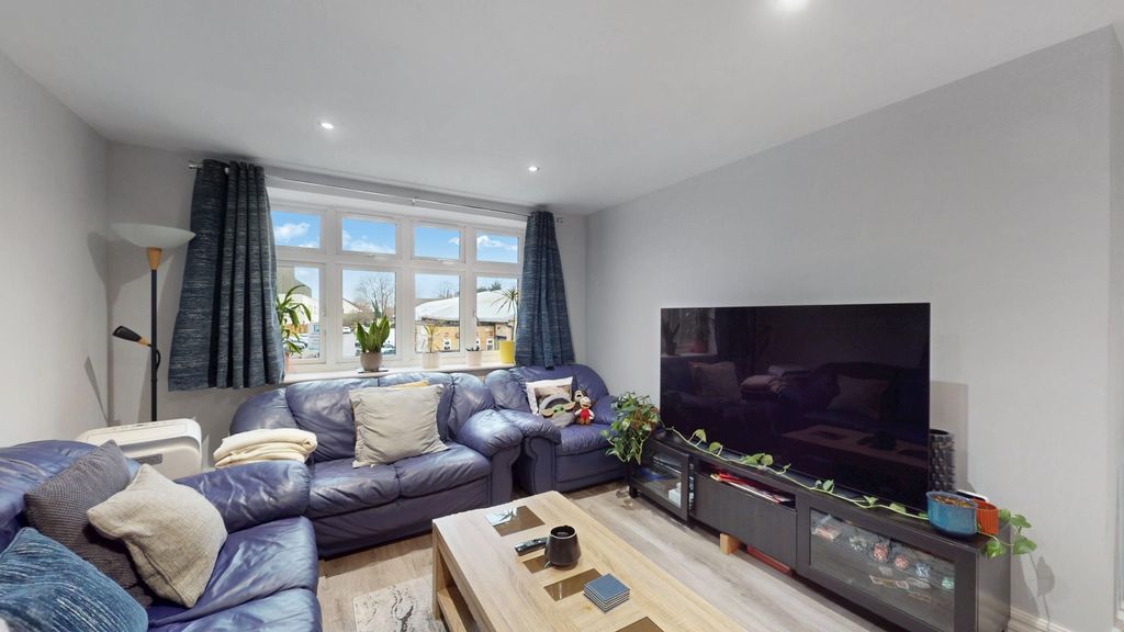 Property photo 2 of 12 4933953