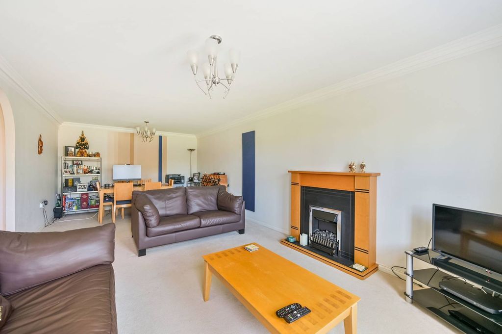 Property photo 2 of 10