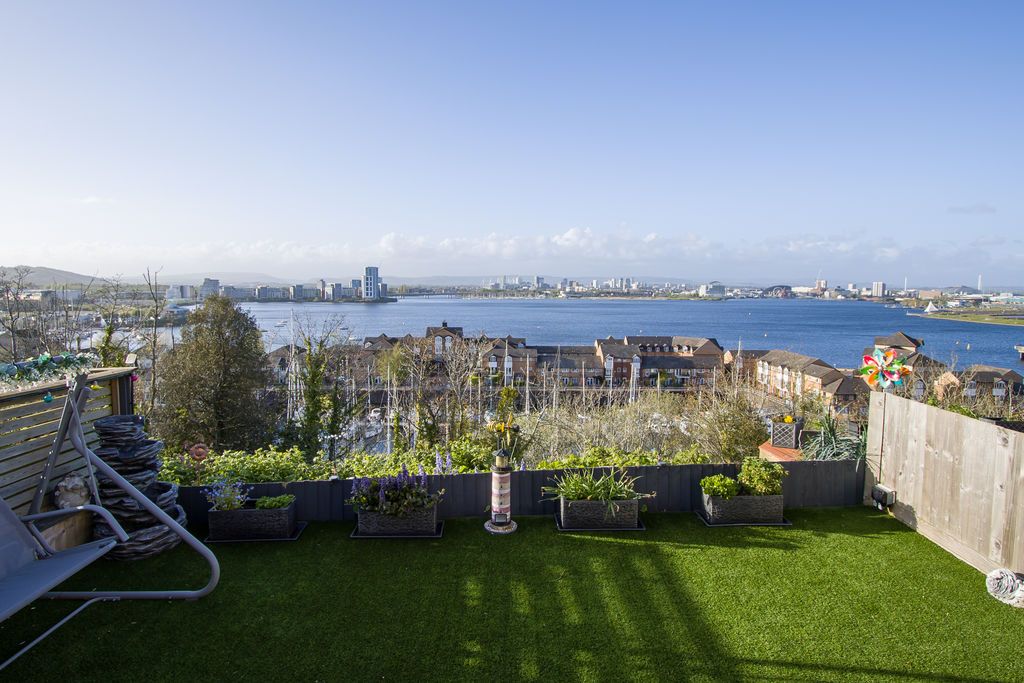 Property photo 1 of 16 Photo 12