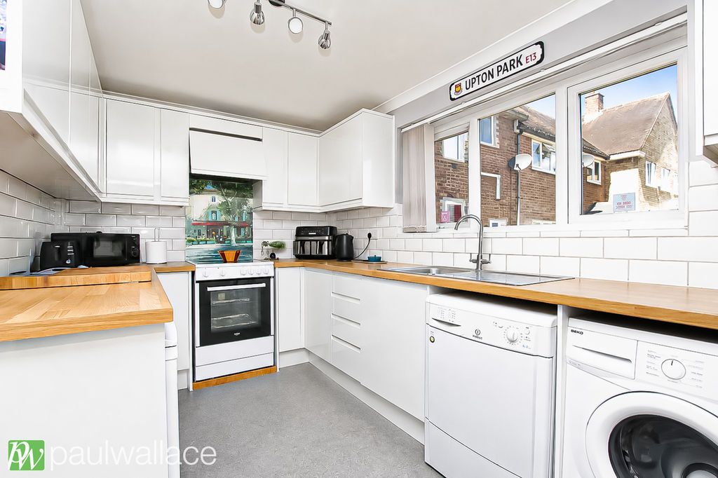 Property photo 3 of 14 Kitchen