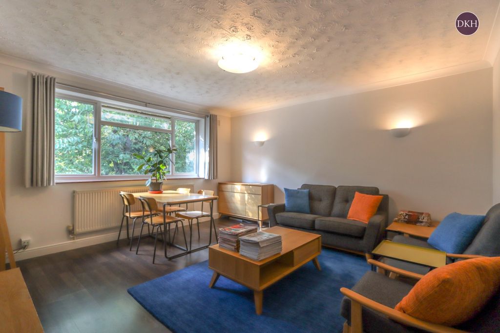 Property photo 2 of 9 Picture No. 15