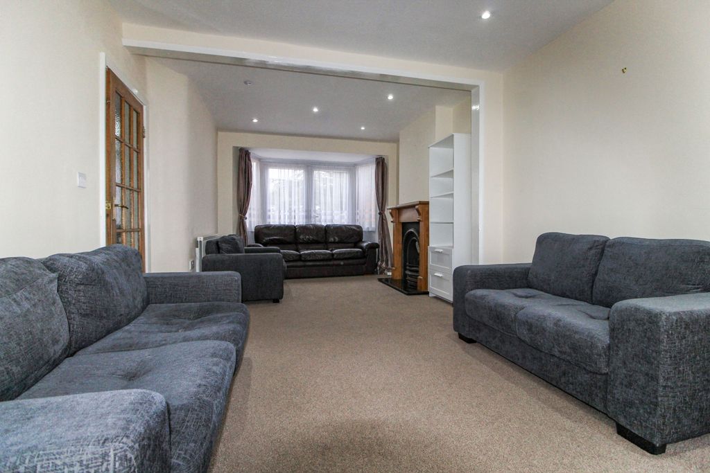 Property photo 3 of 27 Gallery