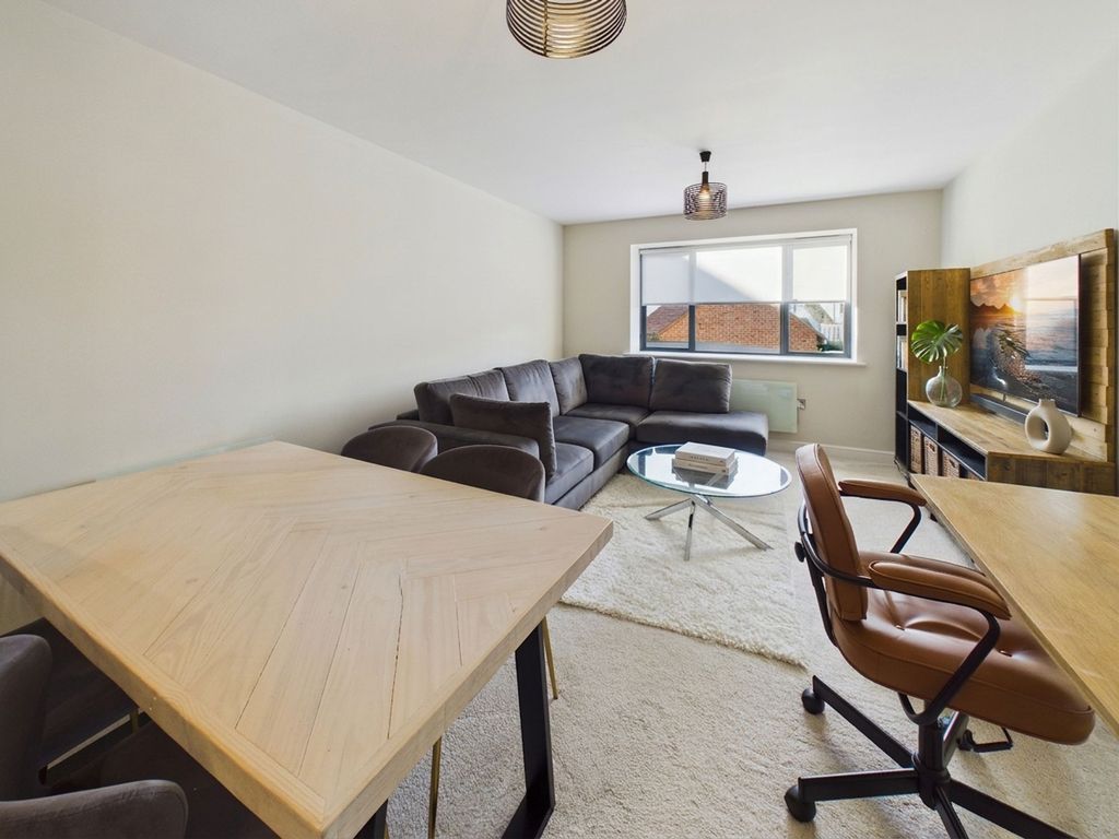 Property photo 1 of 8 Lounge / Diner