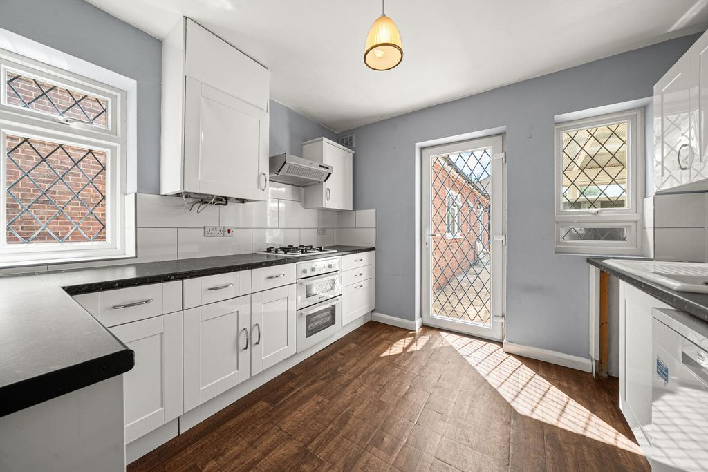 Property photo 3 of 21 Kitchen