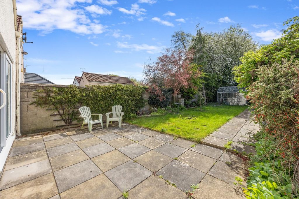 Property photo 2 of 25