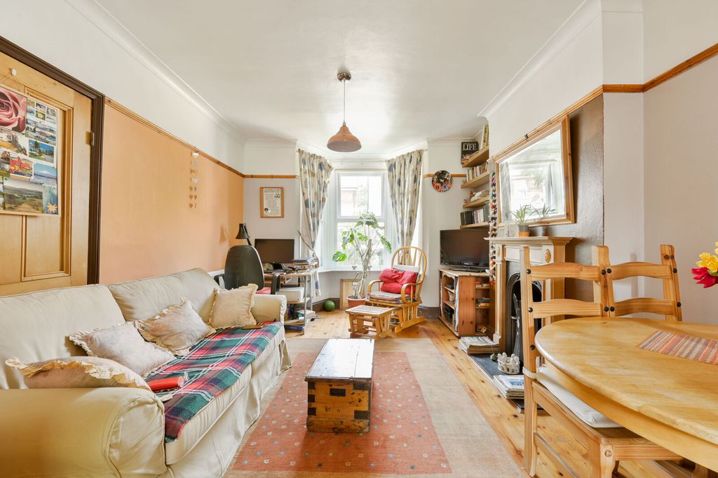 Property photo 2 of 22