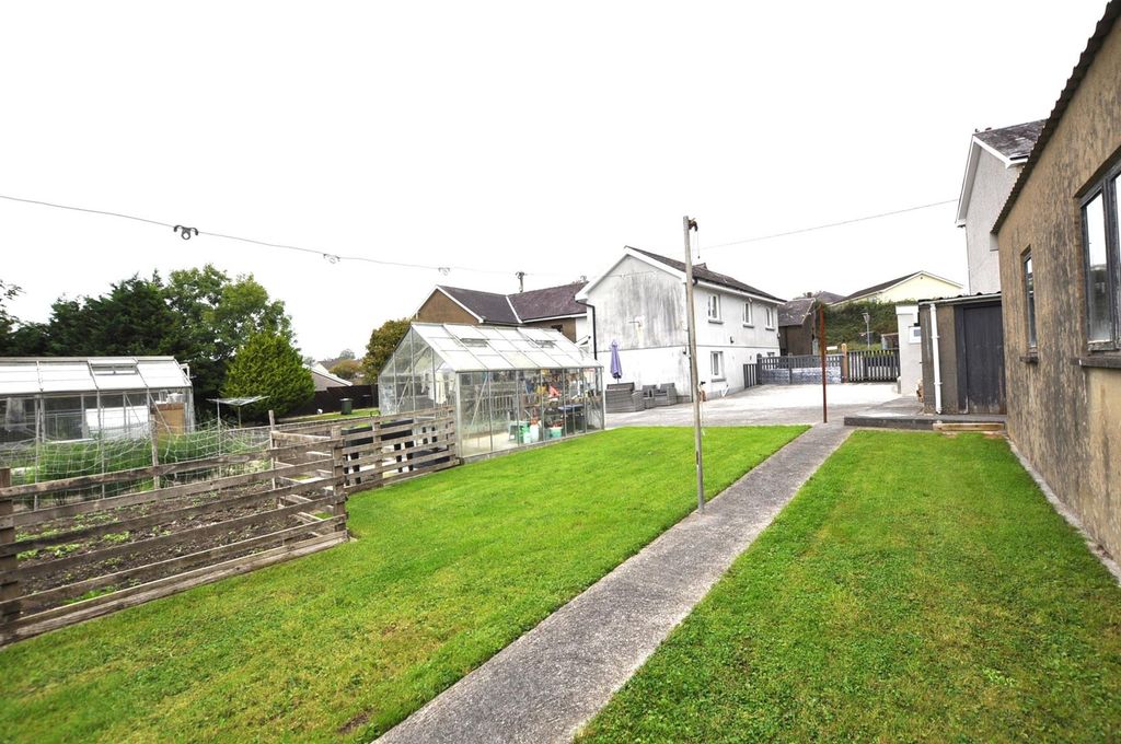 Property photo 1 of 15 Gardens & Parking