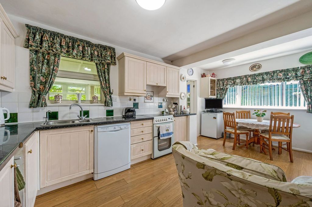 Property photo 3 of 23
