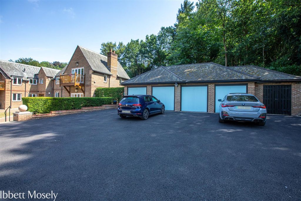 Property photo 3 of 15 7 Garages.Jpg