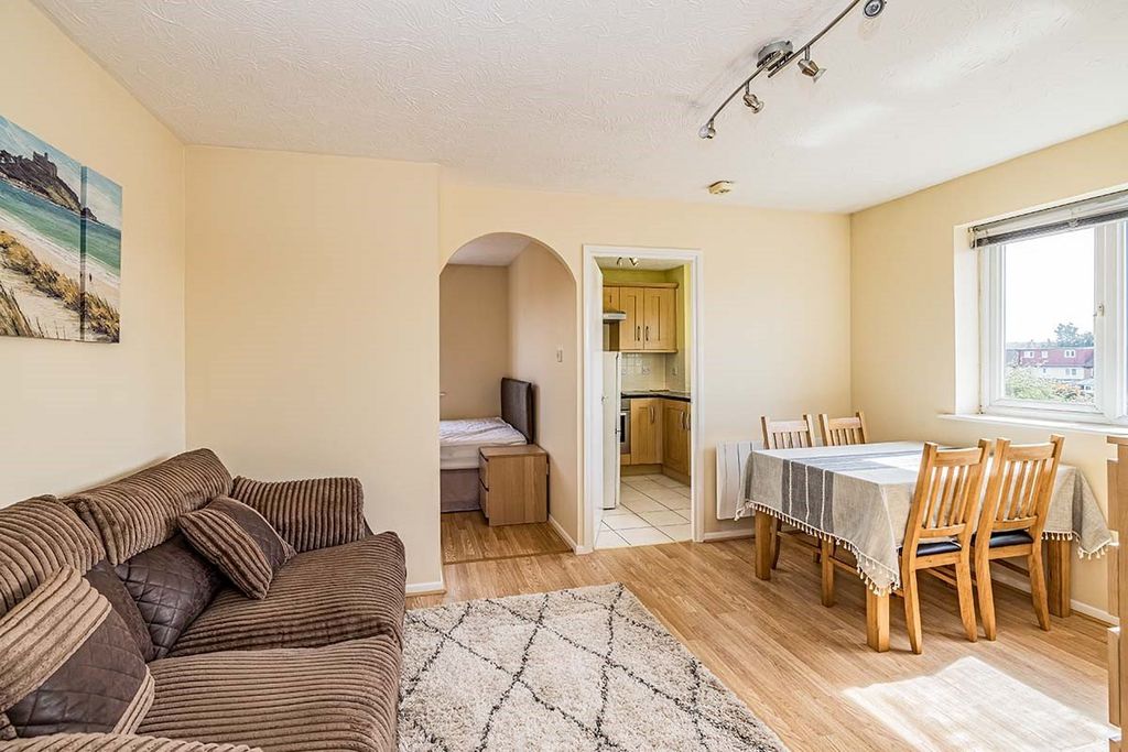 Property photo 2 of 8 Picture No. 10