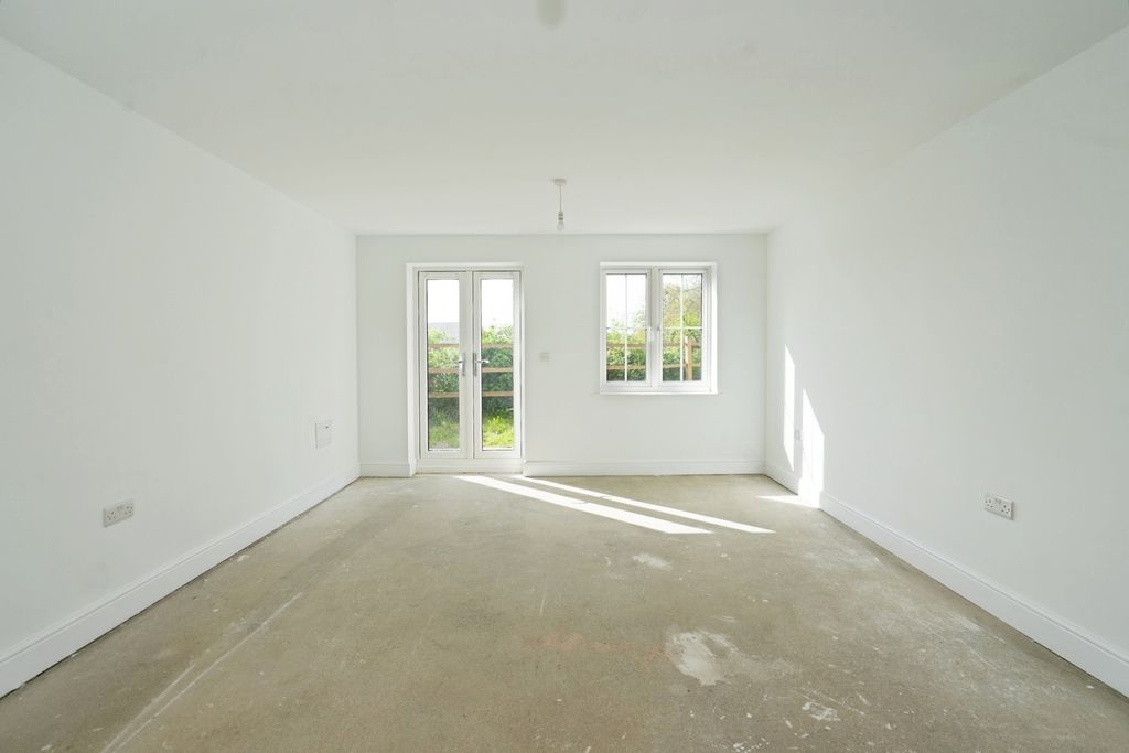 Property photo 3 of 12 Photo