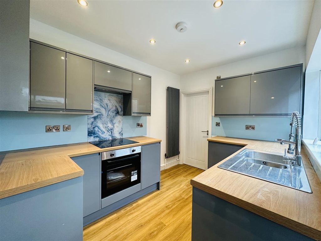 Property photo 2 of 16 Kitchen