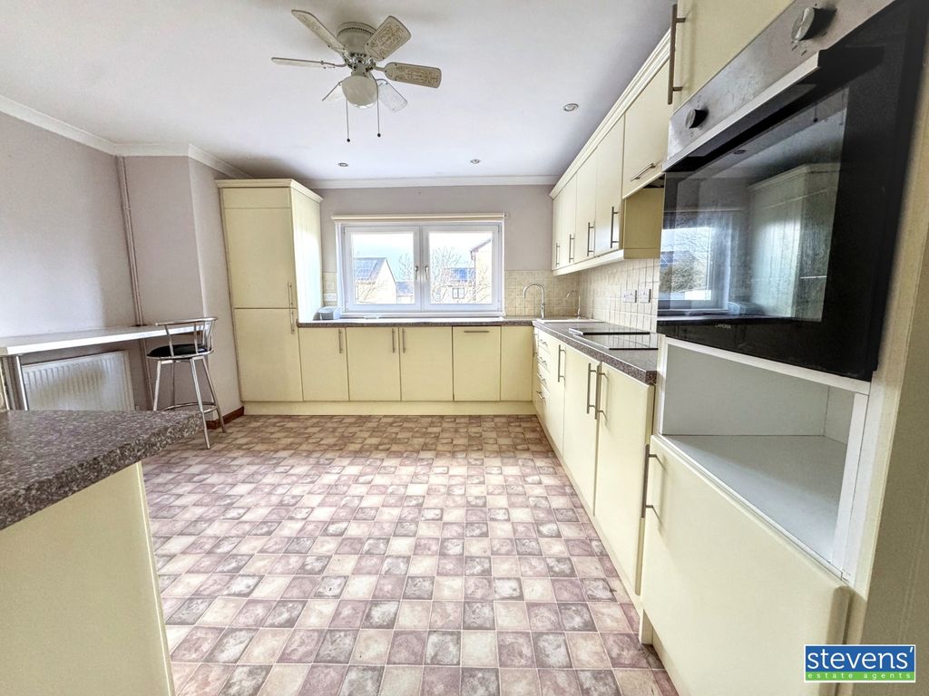 Property photo 2 of 14 Image00013