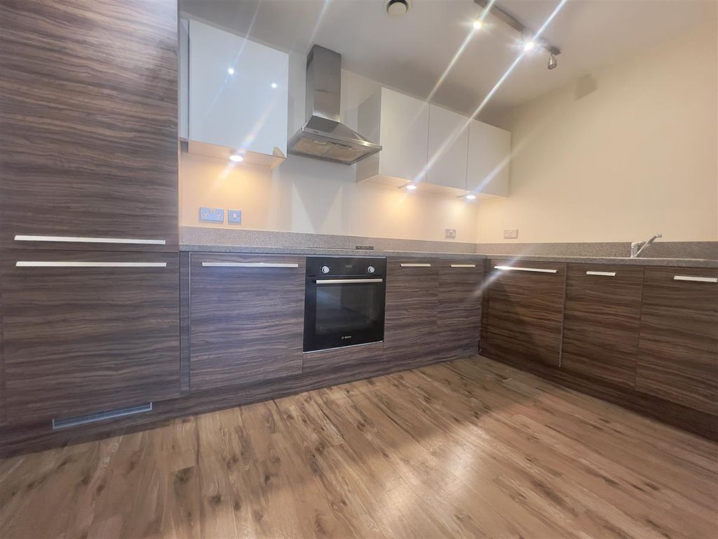 Property photo 2 of 7 Kitchen