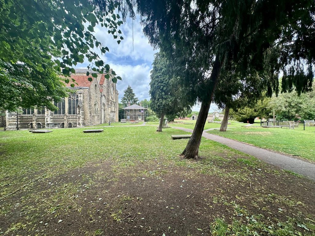 Property photo 3 of 12