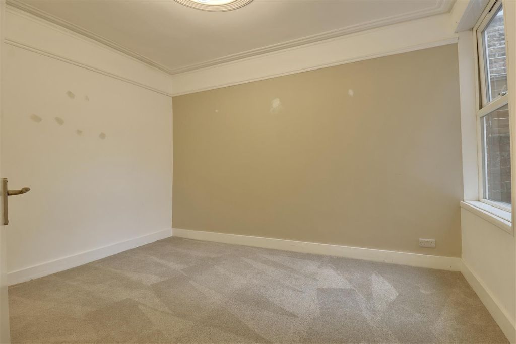 Property photo 3 of 22 Fb57B051-8B95-4186-Ac3C-A629D3B30Cce_1_201_A.Jpeg