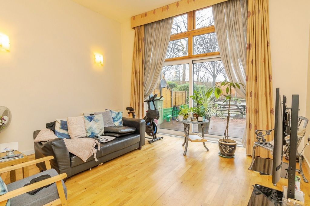 Property photo 3 of 24 Pbox-Img.Jpg