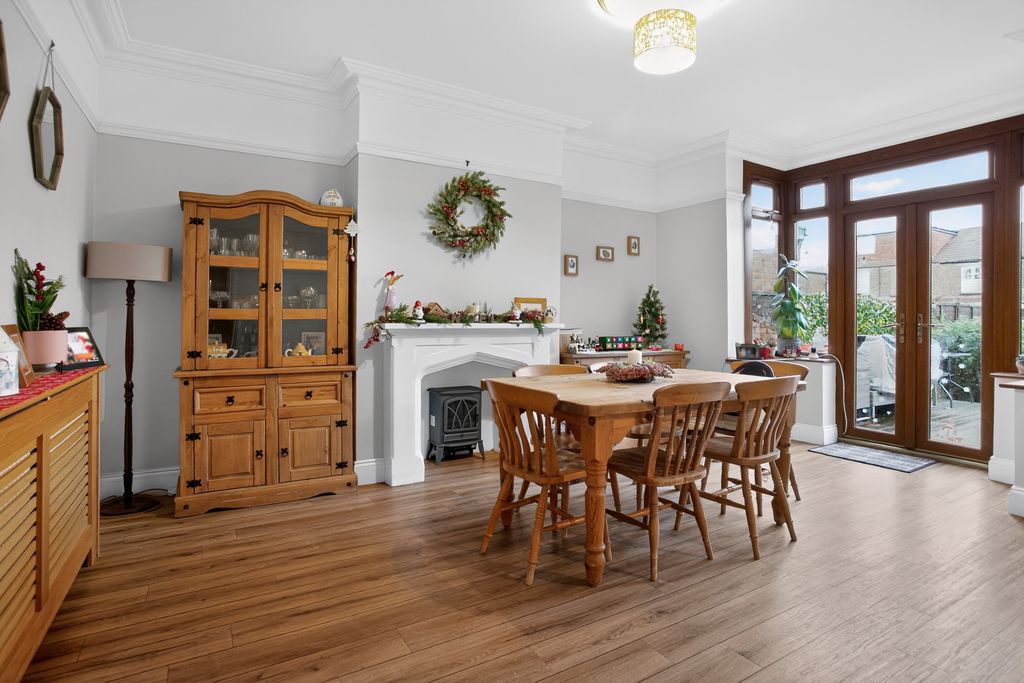 Property photo 3 of 23