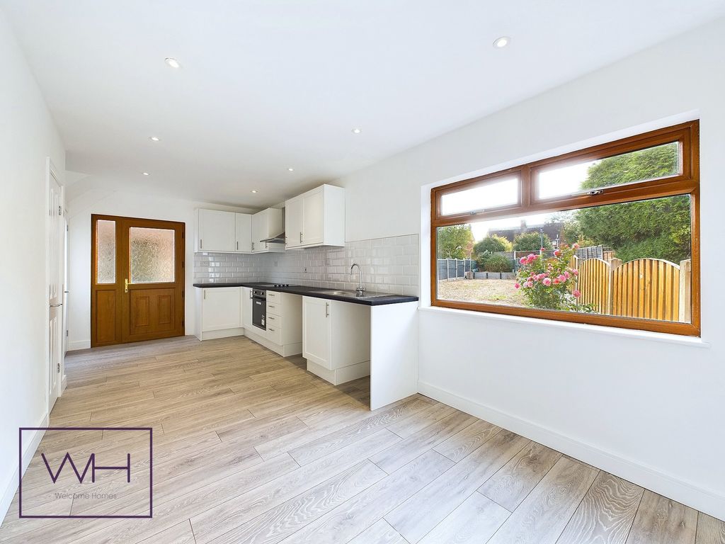 Property photo 3 of 16 Cam03785G0-Pr0124-Still025