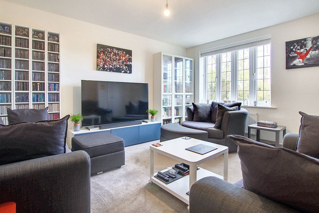 Property photo 2 of 27