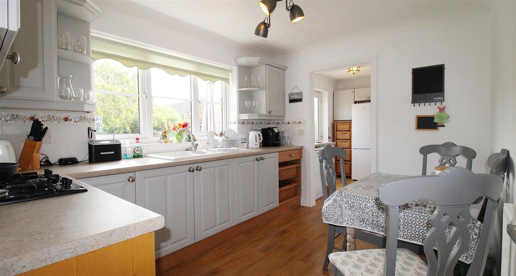 Property photo 2 of 17 Kitchen/Breakfast Room