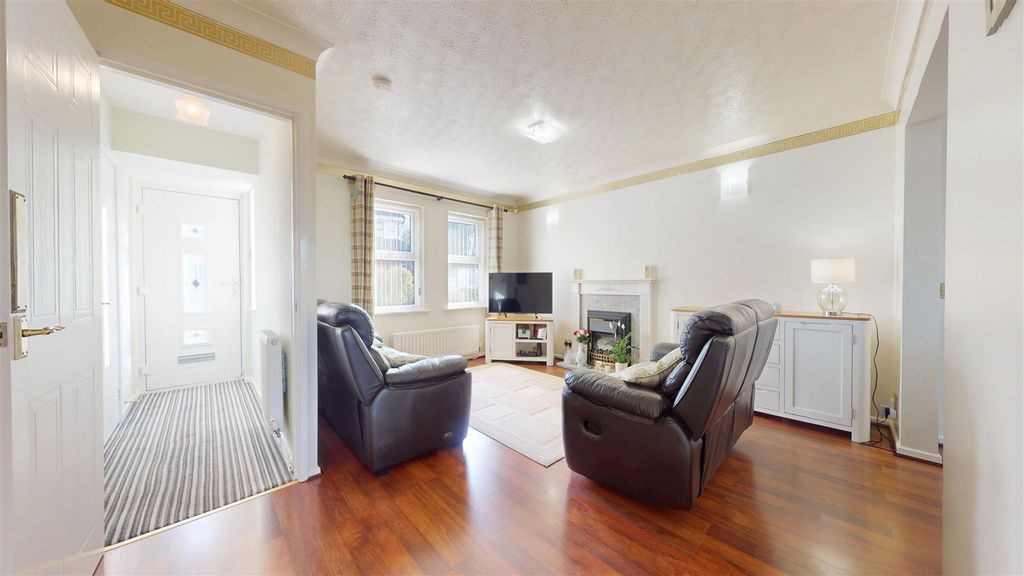 Property photo 2 of 30 Melville Close Living Room