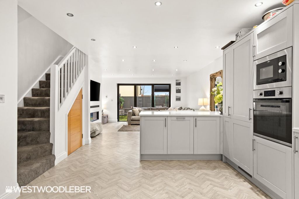 Property photo 1 of 24 Cambridgeroad_16.Jpg
