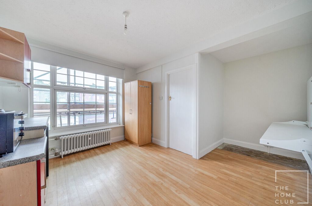 Property photo 2 of 13 2F788541-2157-48Bc-B6d8-0536529Fbdb7