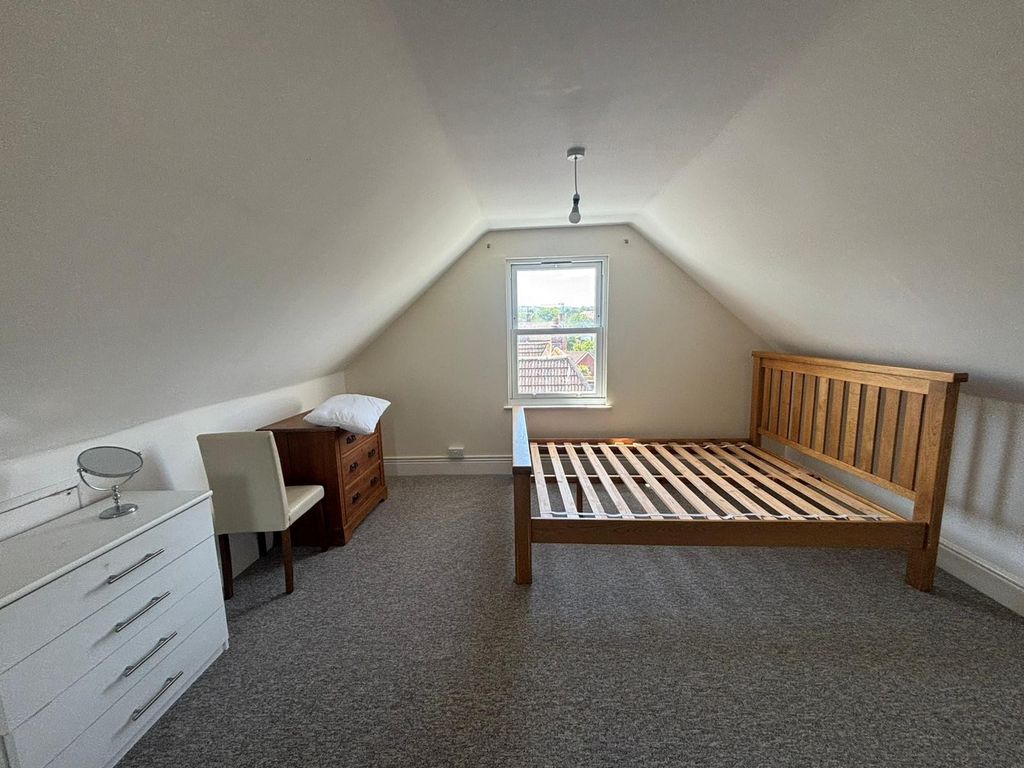 Property photo 3 of 8 Bedroom