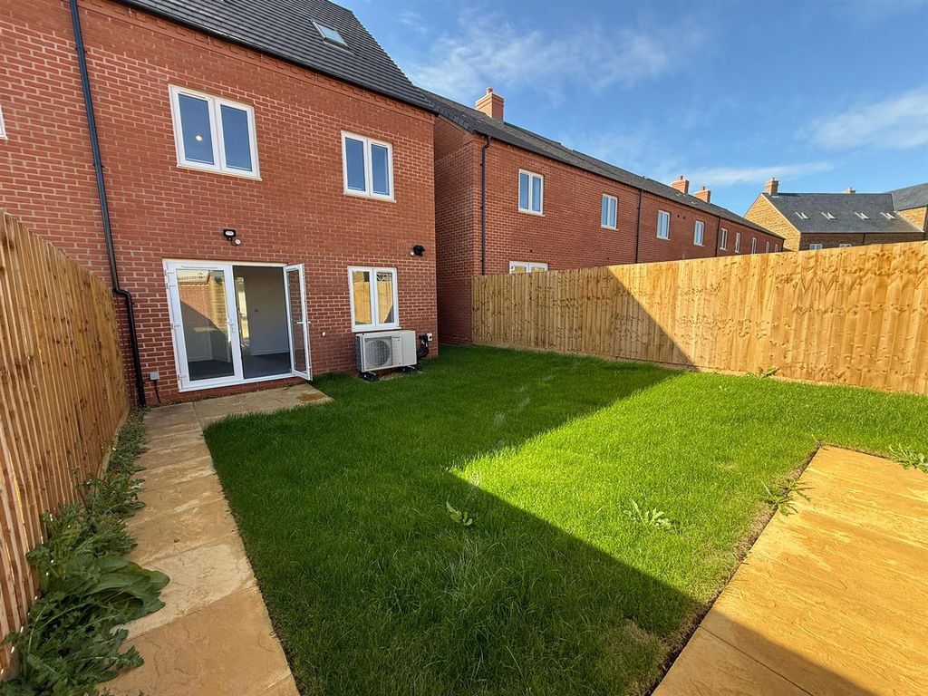 Property photo 2 of 15 E00E9E45-9E40-47d6-8253-B6Af9F55B4F8.Jpg