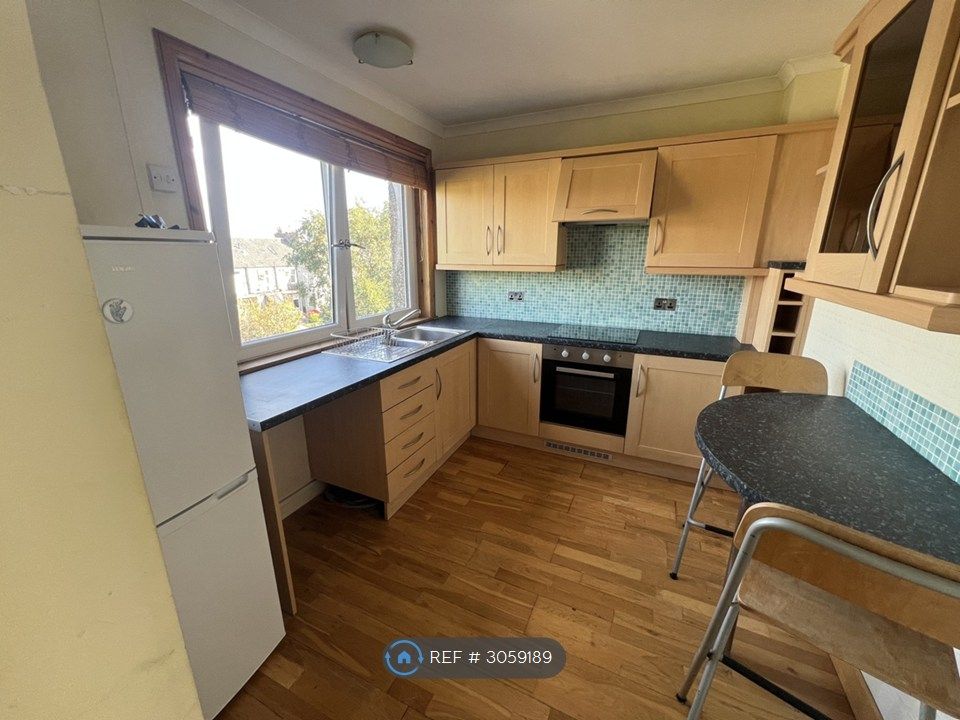 Property photo 3 of 9 Kitchen