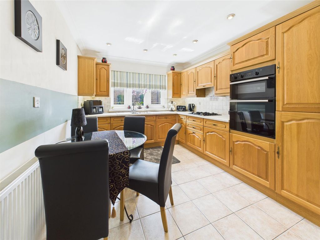 Property photo 2 of 31