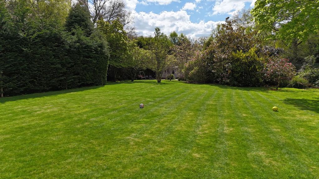 Property photo 2 of 32