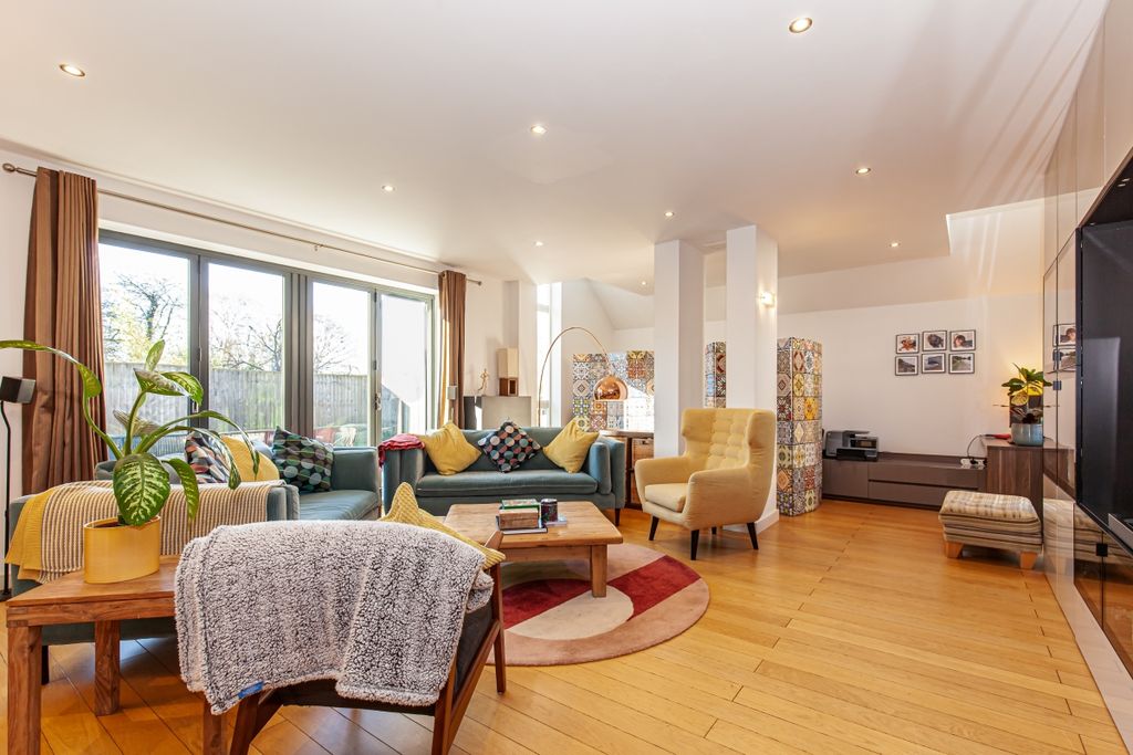 Property photo 1 of 9 180532