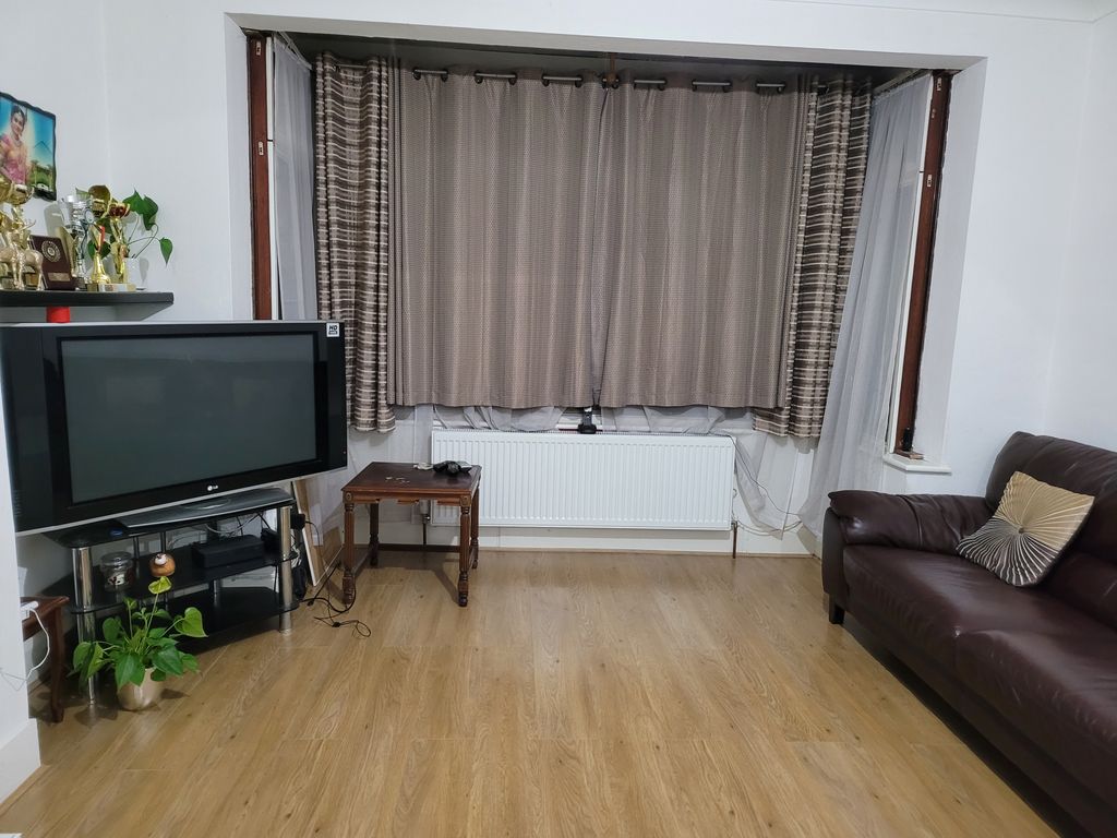 Property photo 3 of 10 Reception