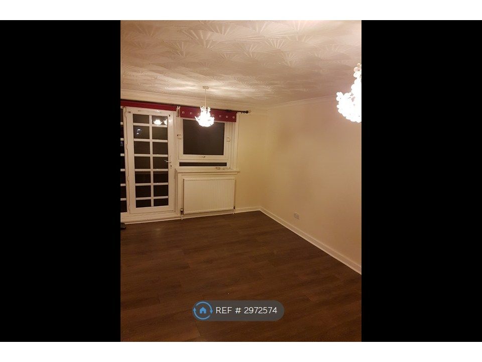 Property photo 3 of 10 Living Room