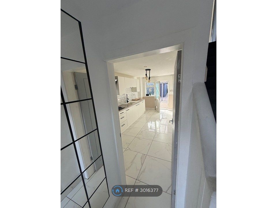 Property photo 3 of 26