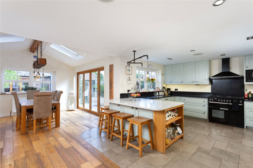 Property photo 2 of 21 Kitchen/Dining Room