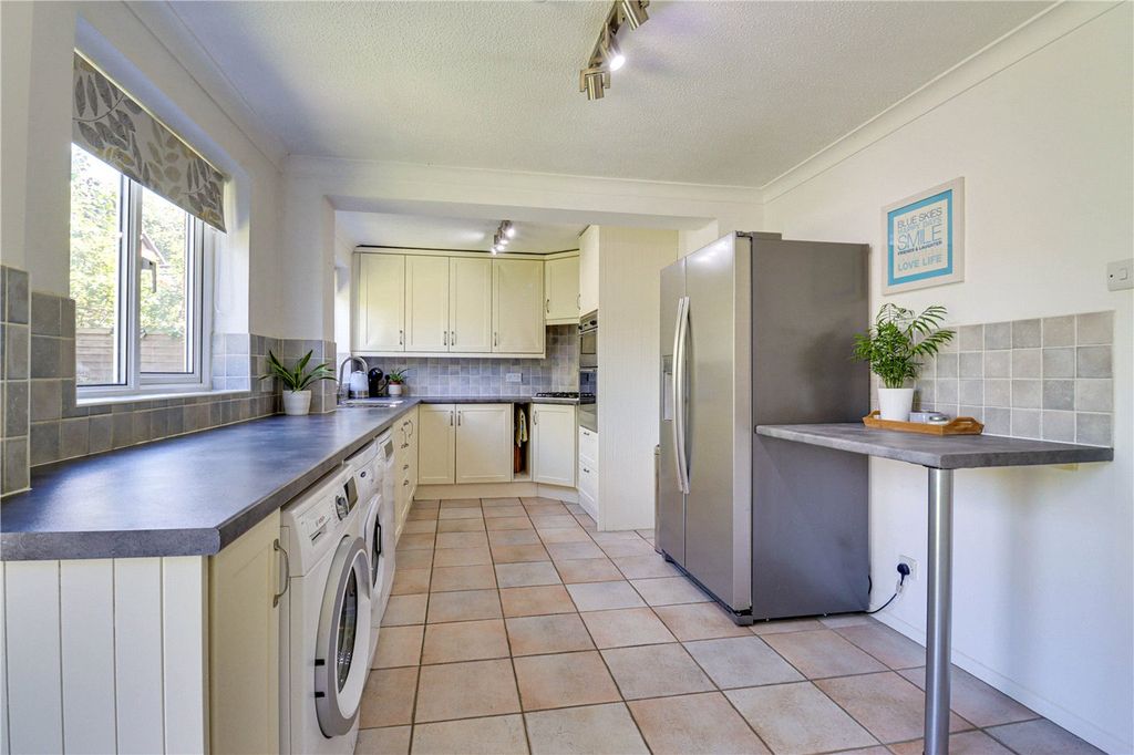 Property photo 3 of 18 Kitchen