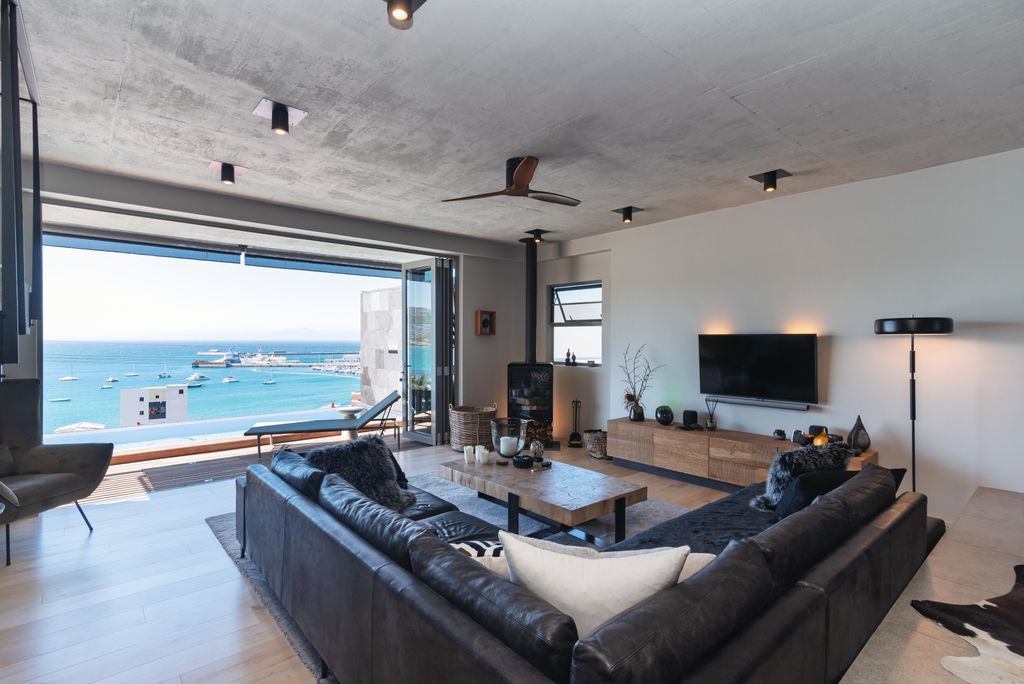 Property photo 2 of 39