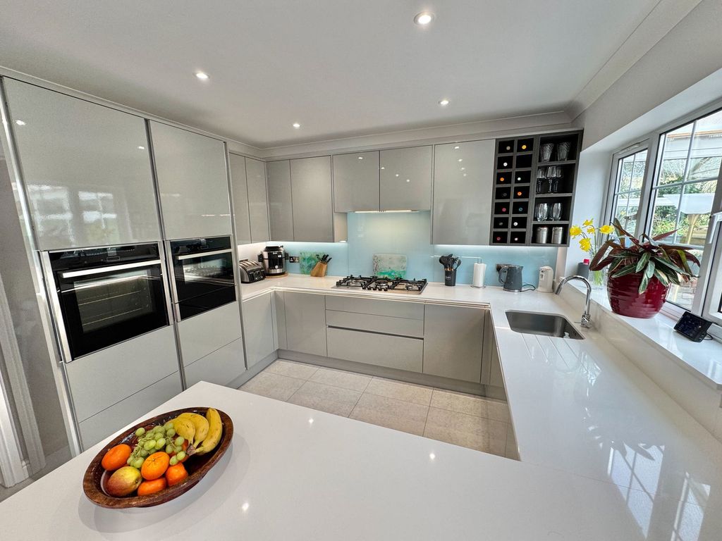 Property photo 2 of 24