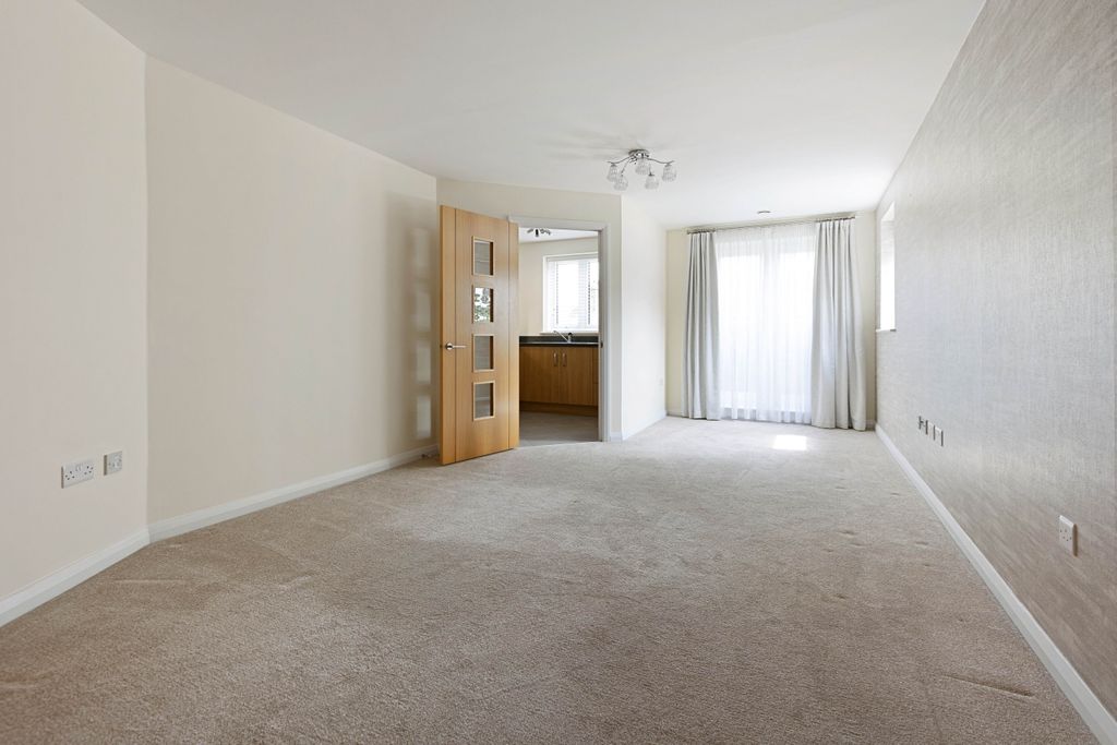 Property photo 3 of 8