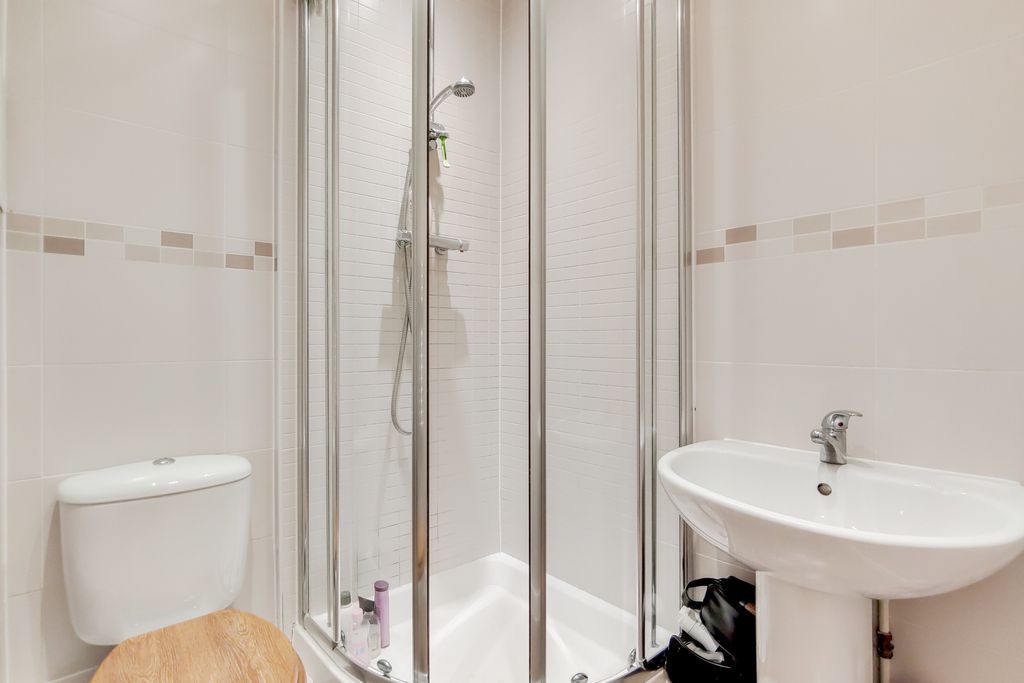 Property photo 2 of 7 3_Ensuite-0