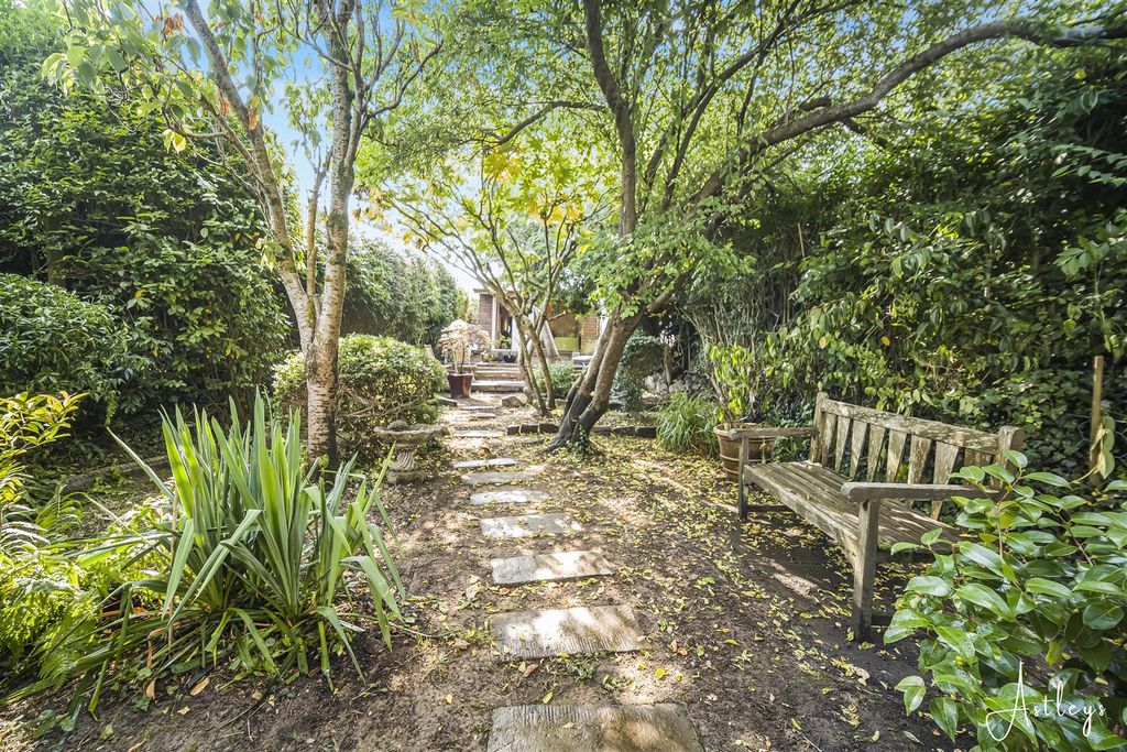 Property photo 3 of 39