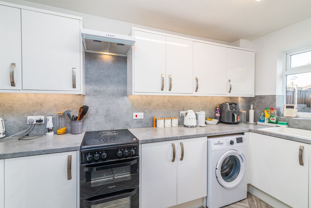 Property photo 3 of 13 Kitchen